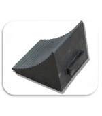 Cao-su-chèn-bánh-xe-tải-trọng-lớn-sử-dụng-làm-cục-chèn-bánh-xe-tải.